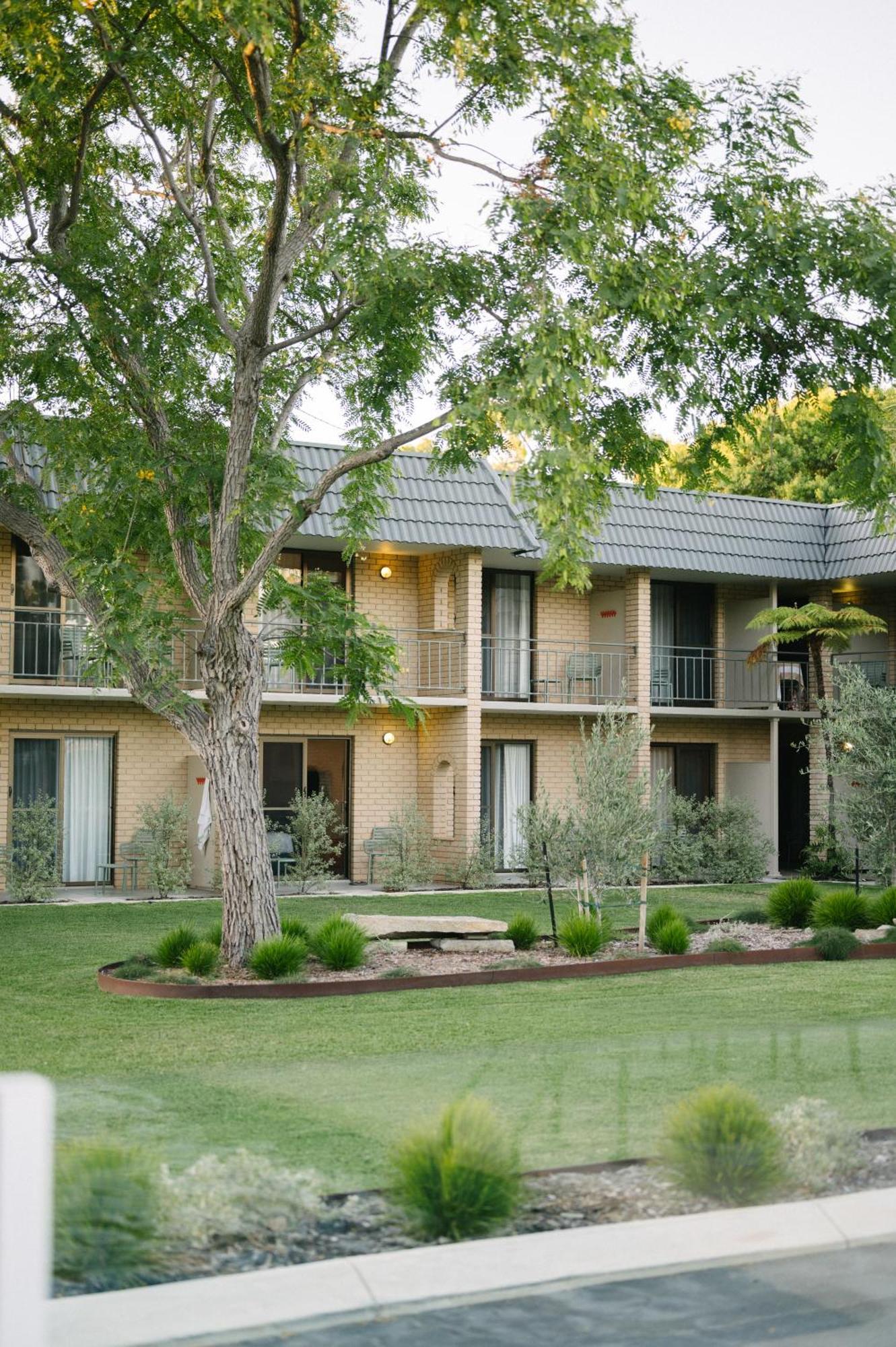 The Timothee Resort Бъселтън Екстериор снимка